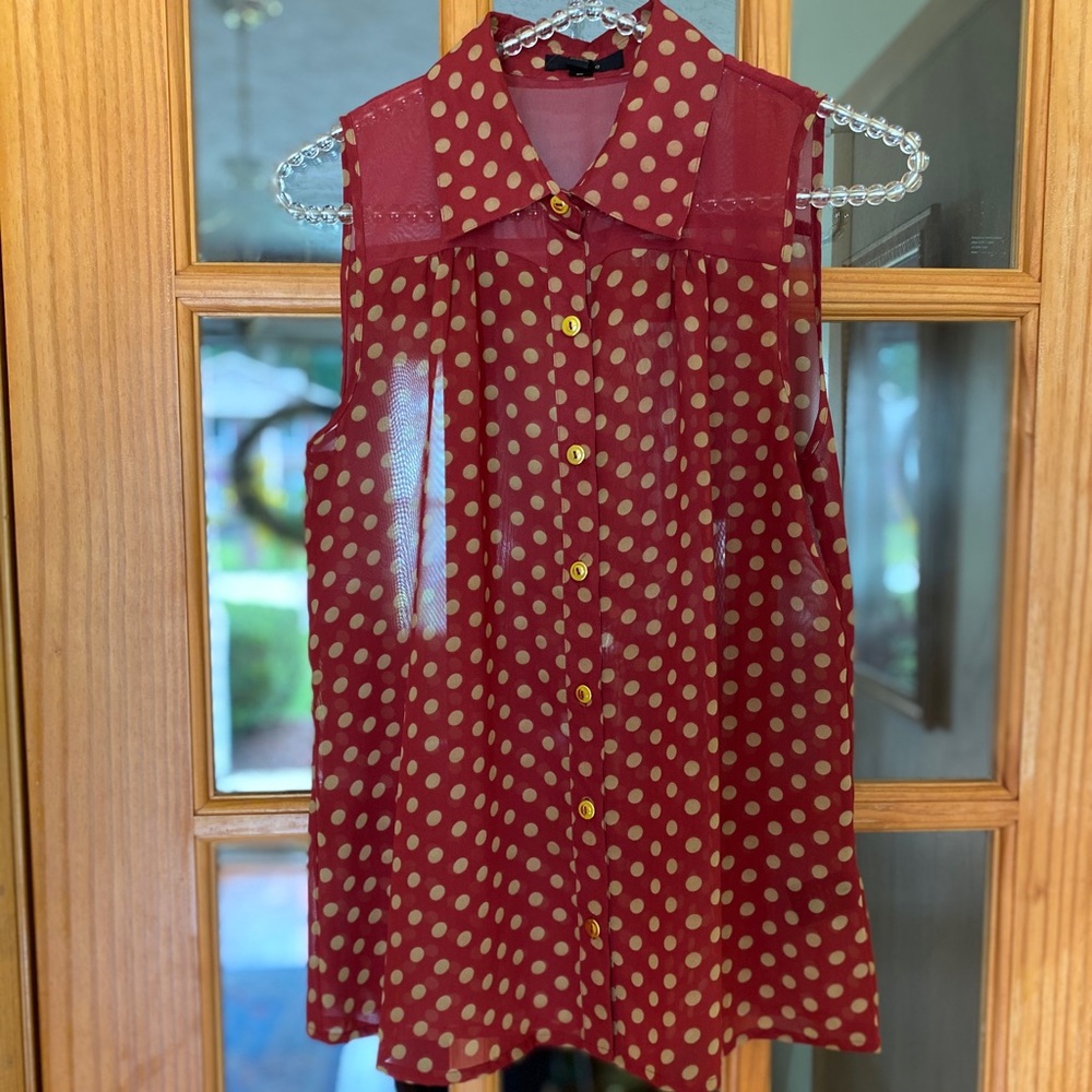 Edge Polka Dot Sleeveless Blouse